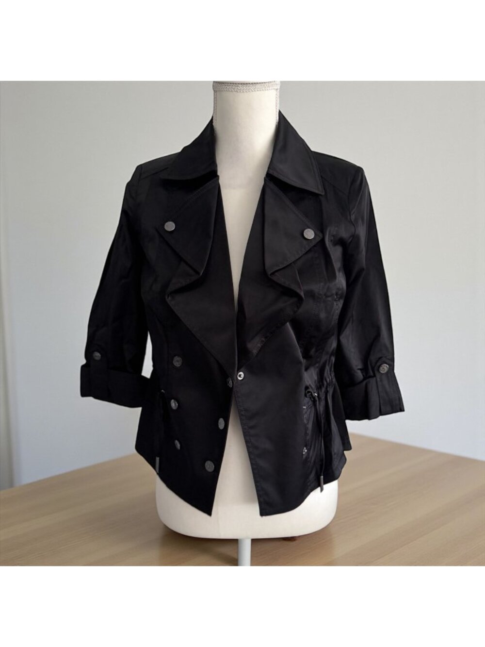 WHITE HOUSE BLACK MARKET WHBM Black Satin Finish Jacket Blazer Size 00